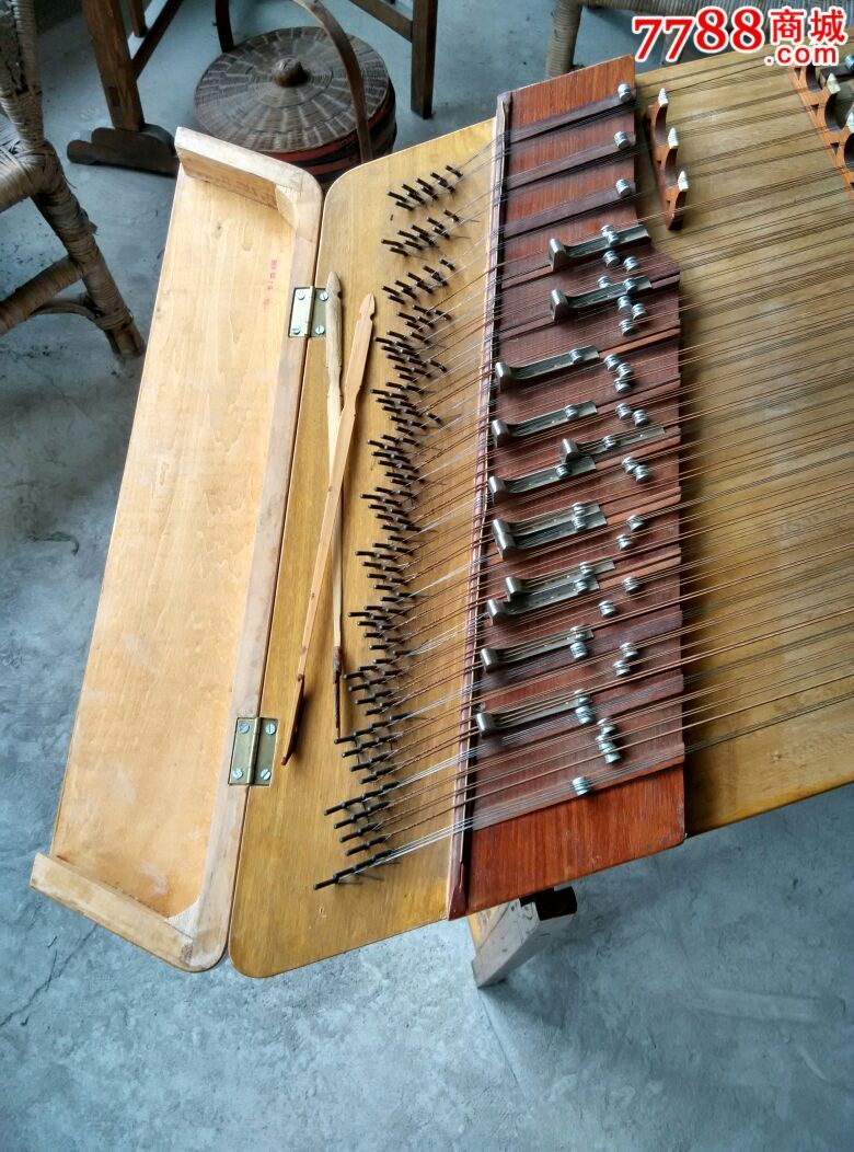 演奏扬琴,老星海扬琴,老乐器