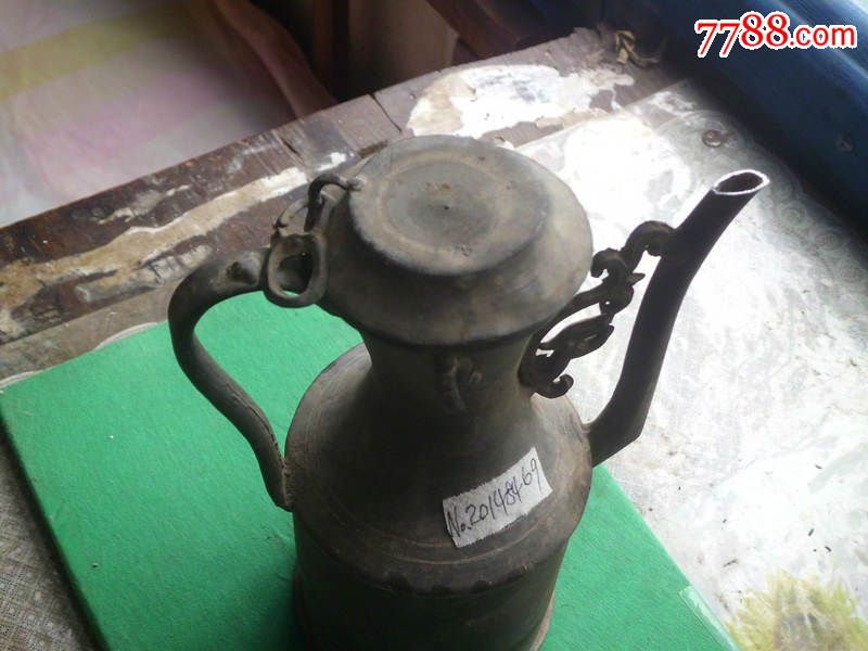 一把铅锡酒壶