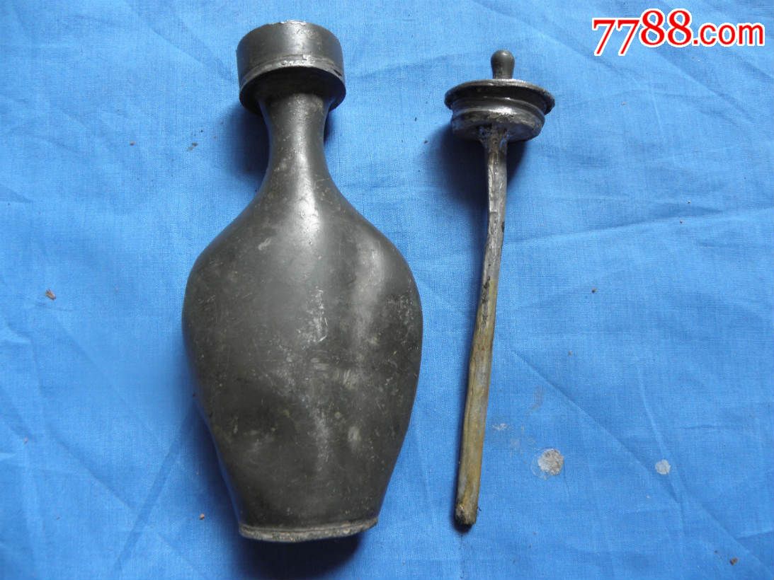 罕见带芯的清朝铅酒壶