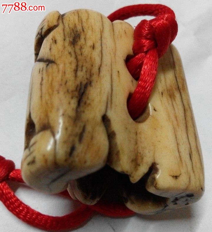 开门老的骨雕青蛙挂件