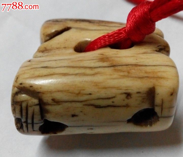 开门老的骨雕青蛙挂件