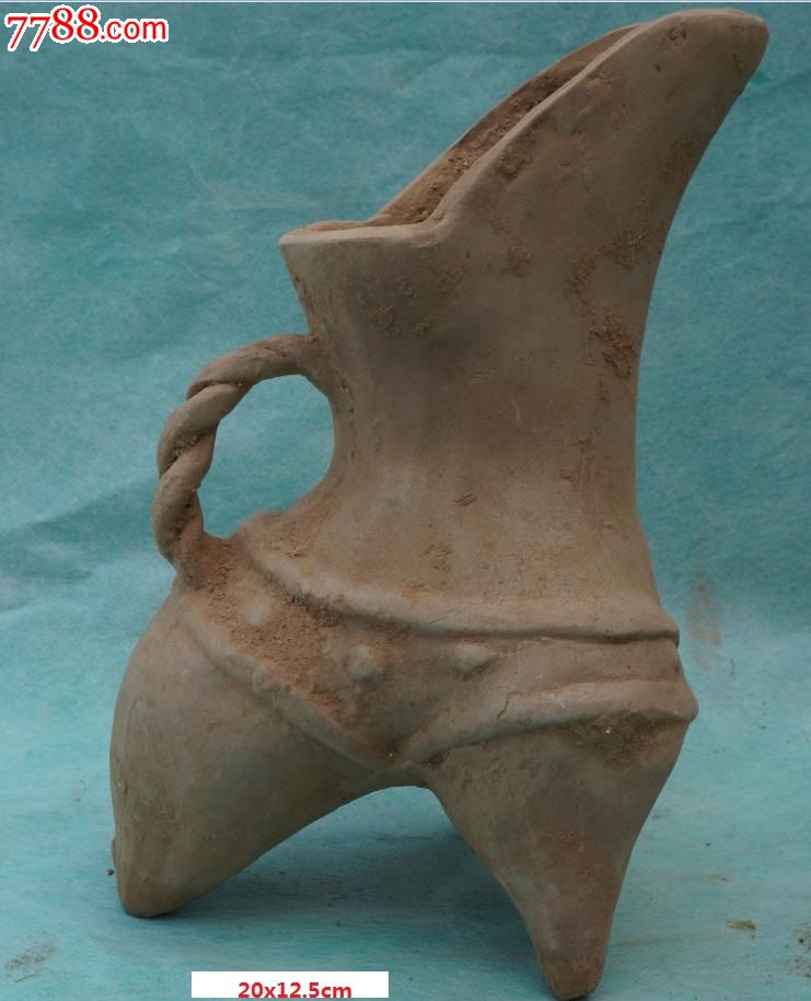 三足鼓丁纹陶酒具