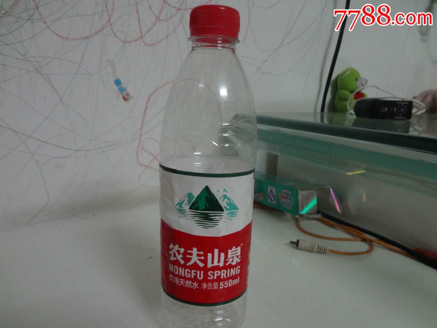 農夫山泉飲用天然水瓶