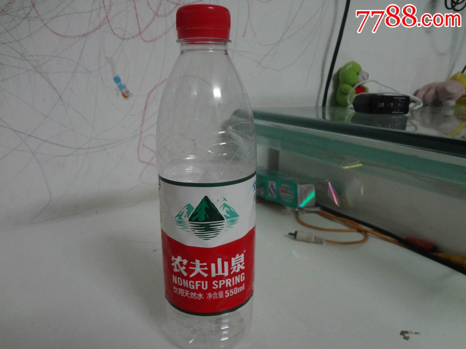 農夫山泉飲用天然水瓶