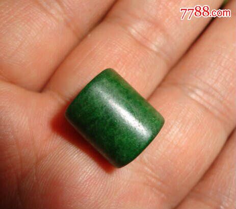 老干青翡翠桶珠一颗