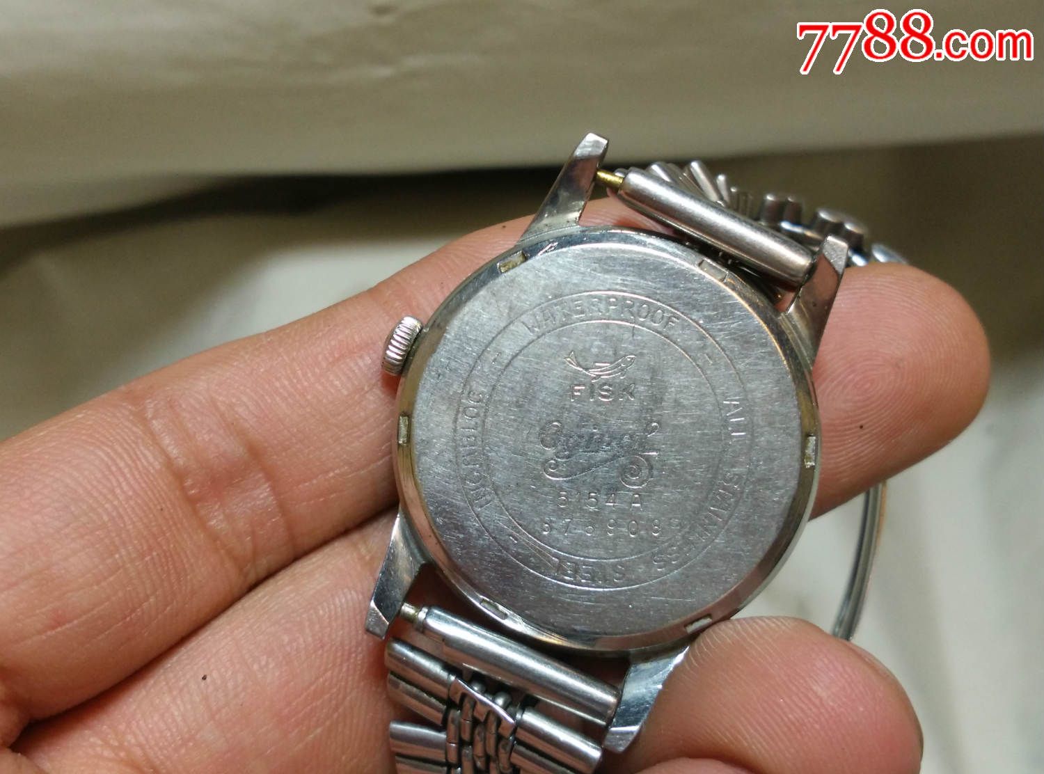 低售块很少见款老瑞士小鱼表一块!机芯带小魔鱼暗记的!年年有余!