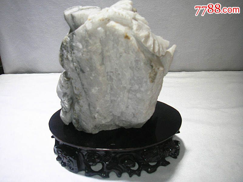 金矿石雕刻连年有余