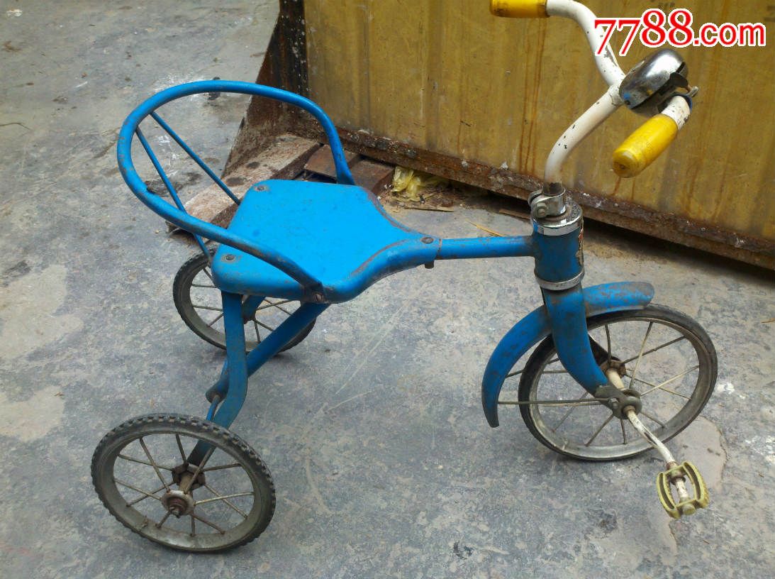 文革红花牌儿童车.脚踏三轮自行车.带原配红花车铃(少见)