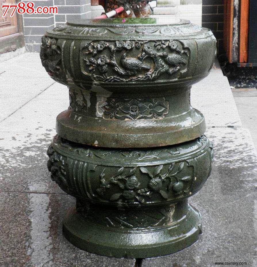 清代高浮雕花鸟瓜果暗八仙青石石墩一对