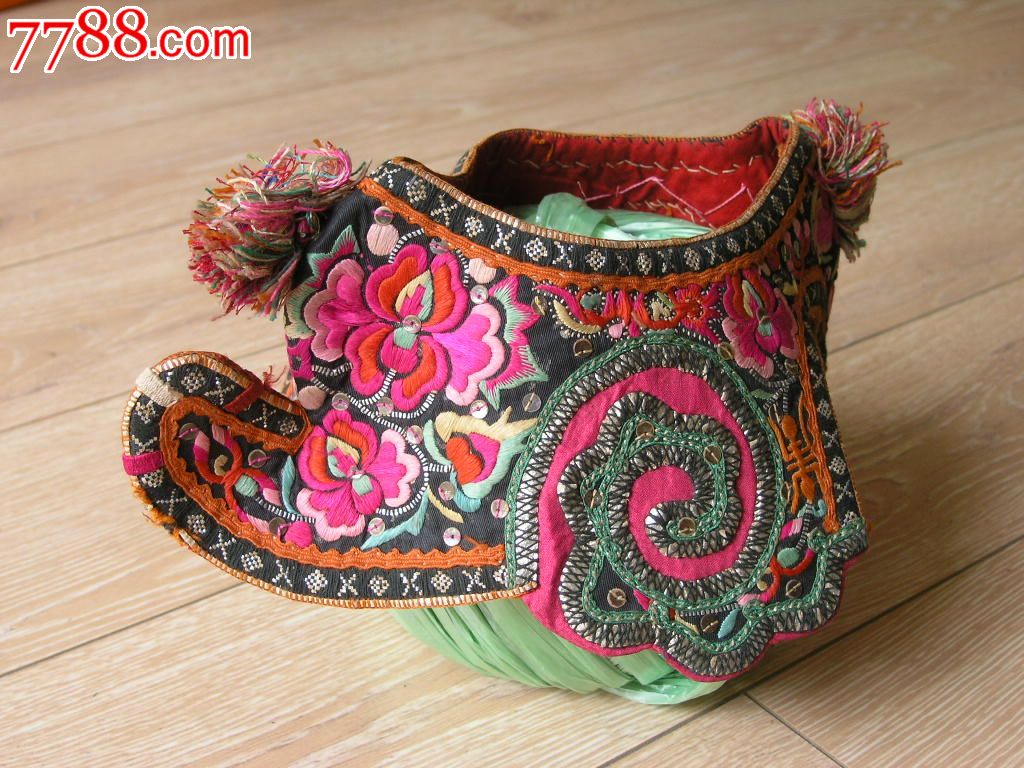 刺绣收藏1510a03边疆早期民族地区厚底手工绣花彝族鸡冠帽