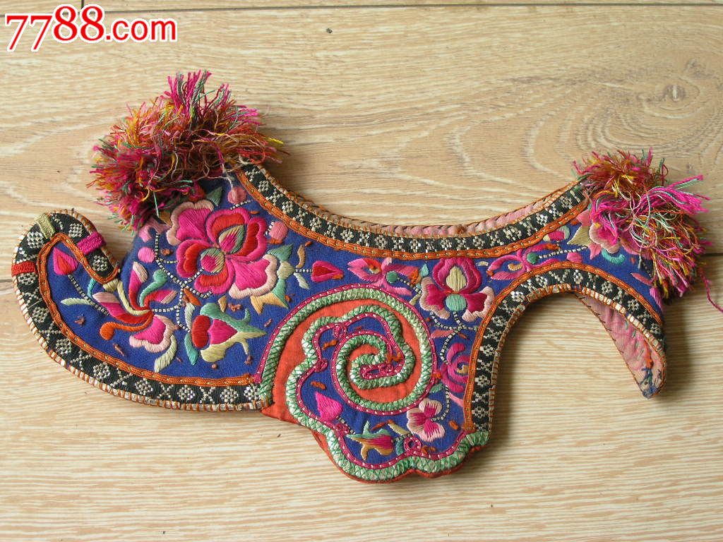 刺绣收藏1510a11-边疆早期民族地区厚底手工绣花彝族鸡冠帽