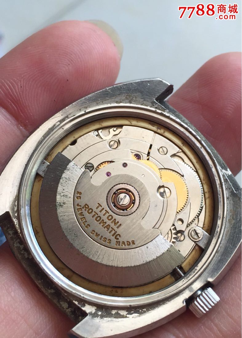 自动男款梅花手表,机芯是2836—2