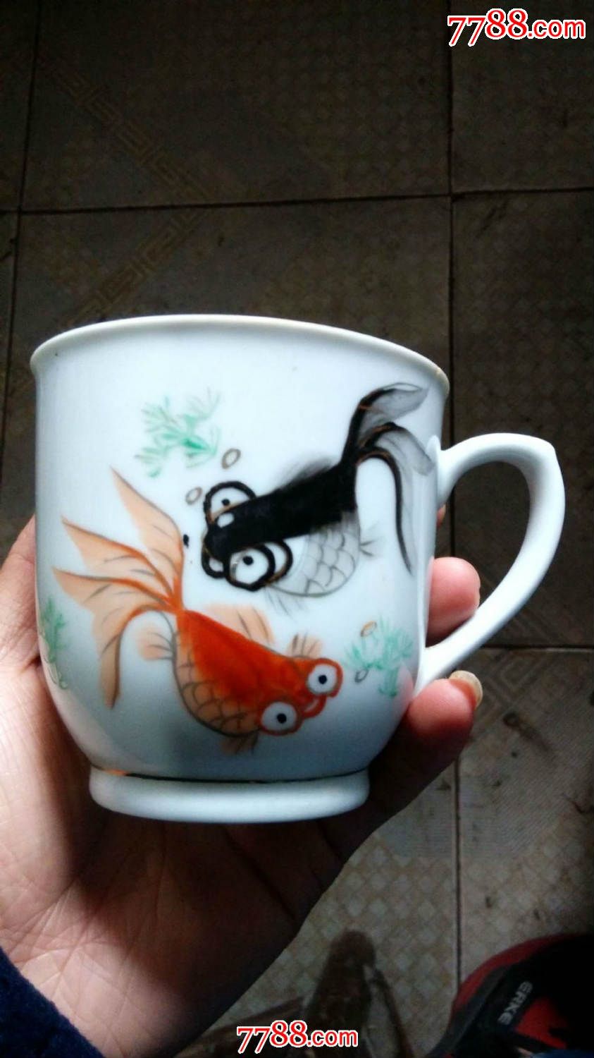 江西名瓷款手绘金鱼杯子一个微磕几乎看不出来