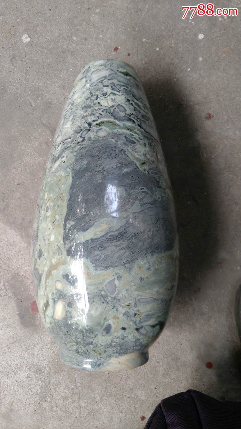 云南七彩石花瓶整块石头做的完整没有瑕疵(高28公分)