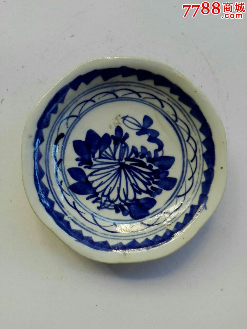 清代青花瓷菊花盘