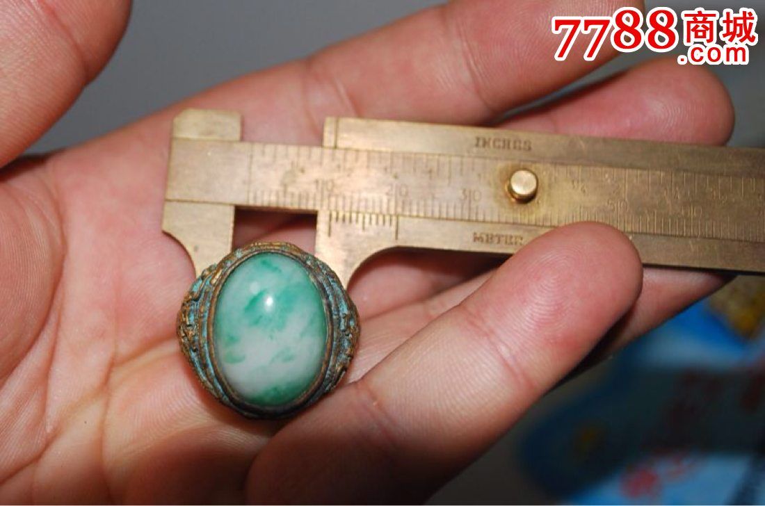 民国双龙纹饰翡翠戒指一枚