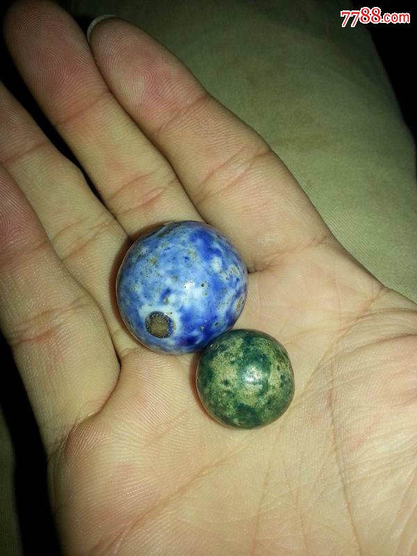 精品晚清老粉彩瓷珠子二个