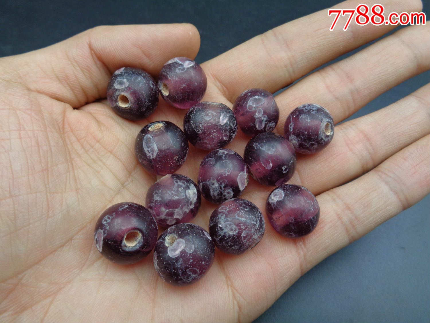 出土的清代拒马河紫琉璃珠子一把