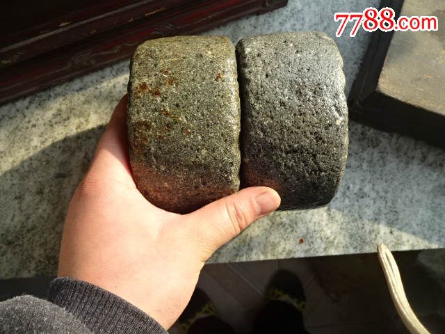 清代铜钱形状石头两个