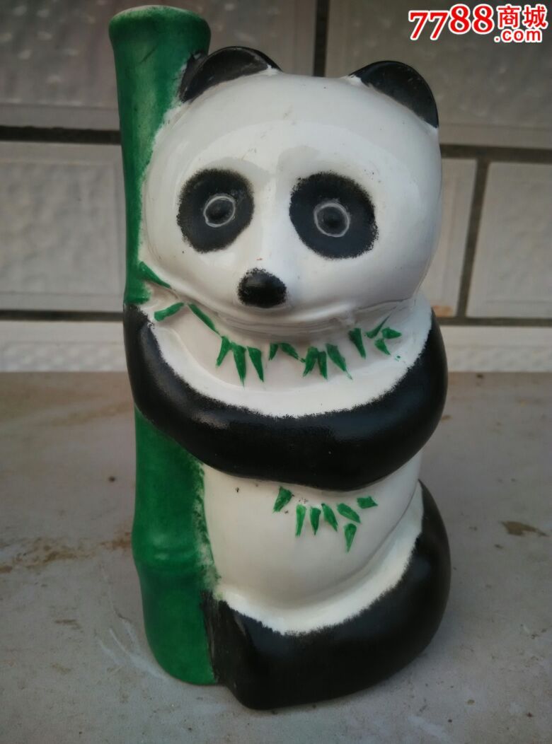 80年代的熊猫抱竹酒图片