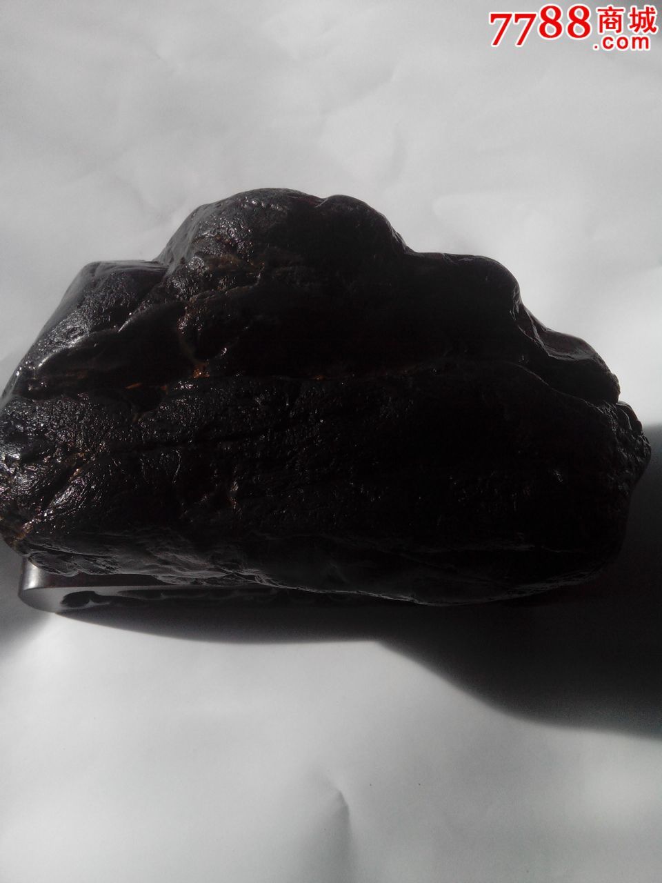 黑色奇石