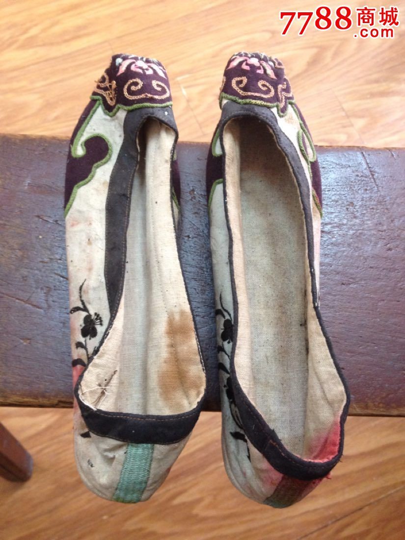清代男式绣花鞋1