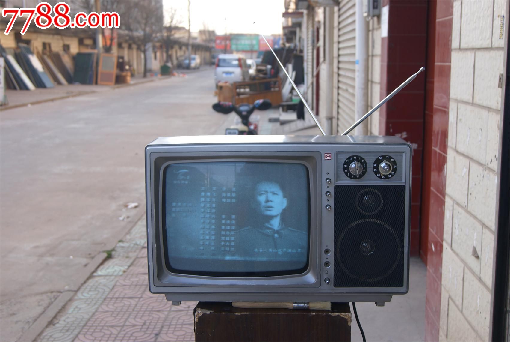 红梅牌黑白电视机