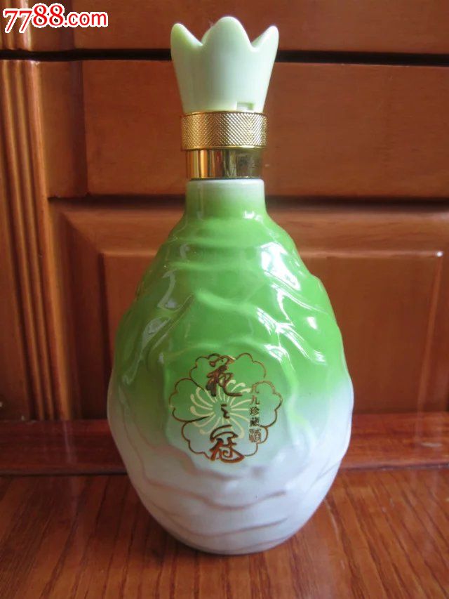 造型优美牡丹花图案的花之冠九九珍藏酒瓶