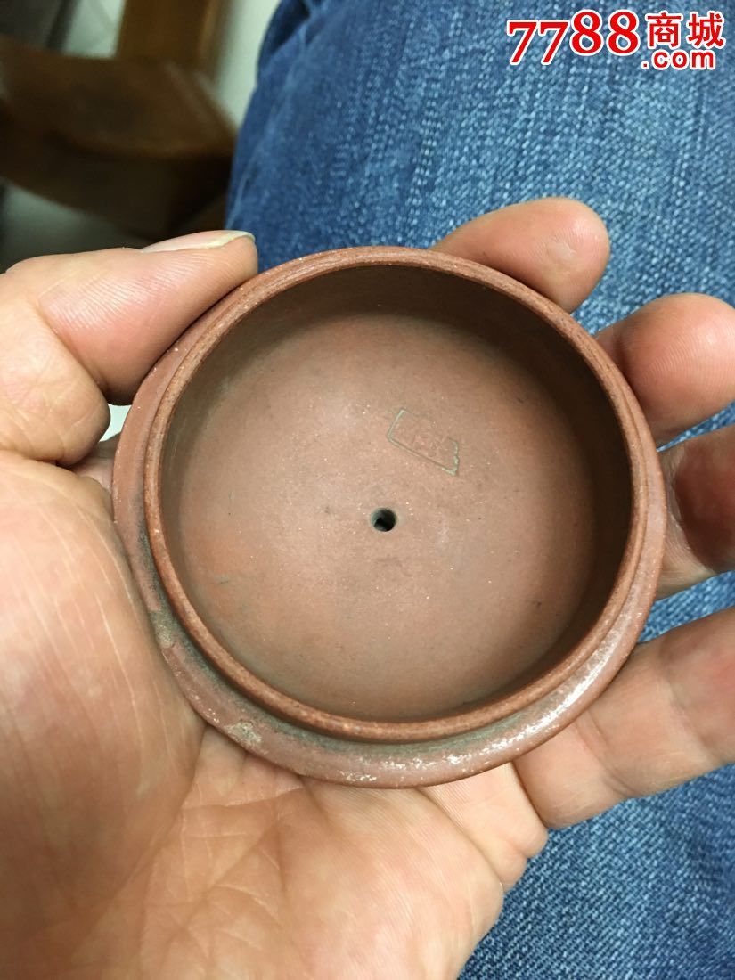 紫砂工艺师〈周玉琴〉制竹鼓壶盖