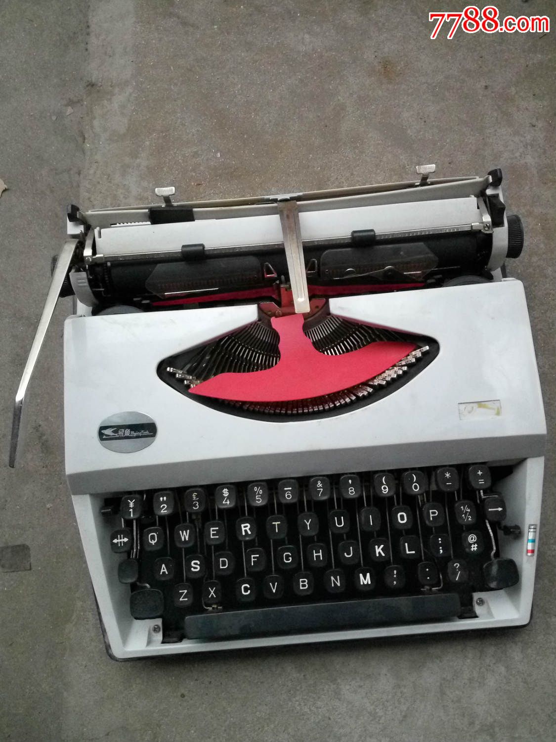 飞鱼牌双色英文机械打字机