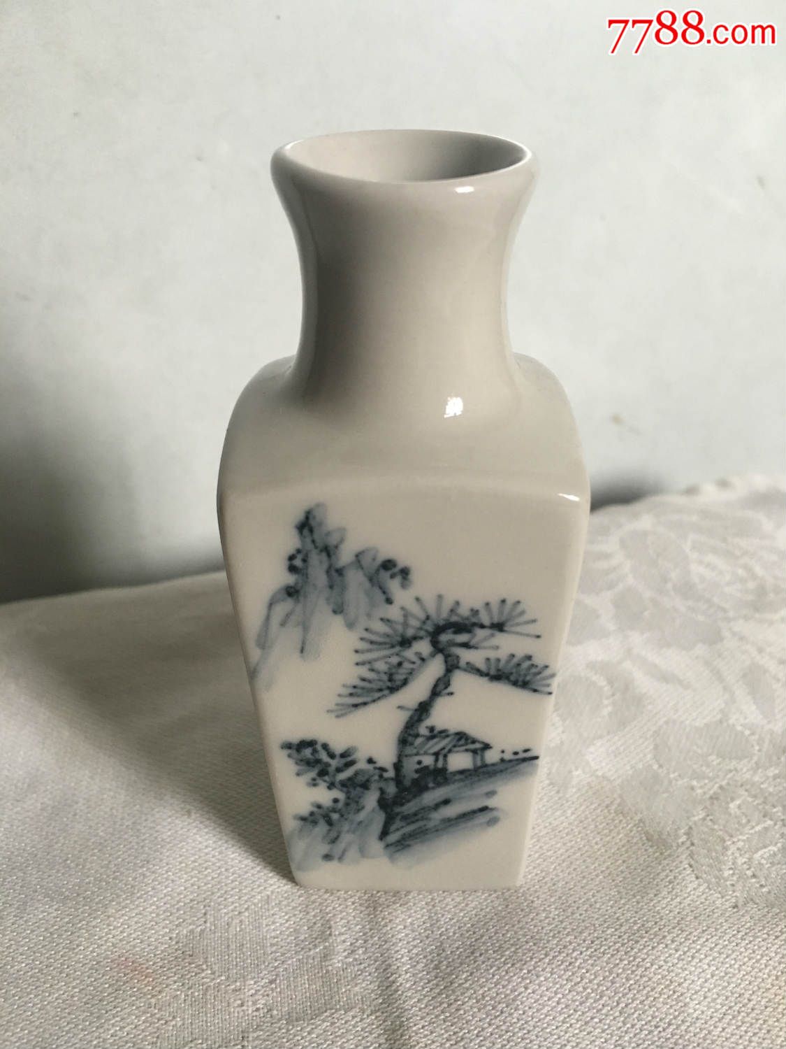 老青花小方瓶一个