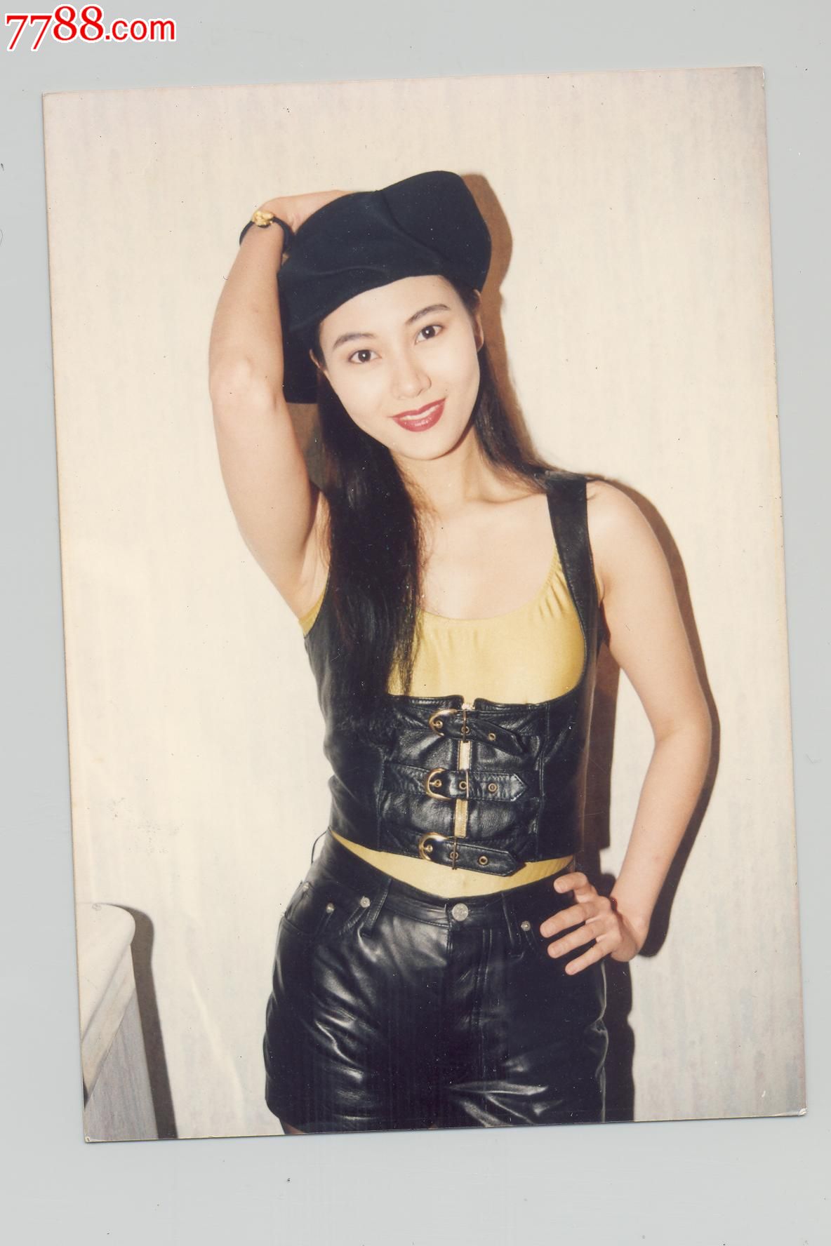 滚动鼠标滚轴,图片即可轻松放大,缩小更多"明星照片/写真