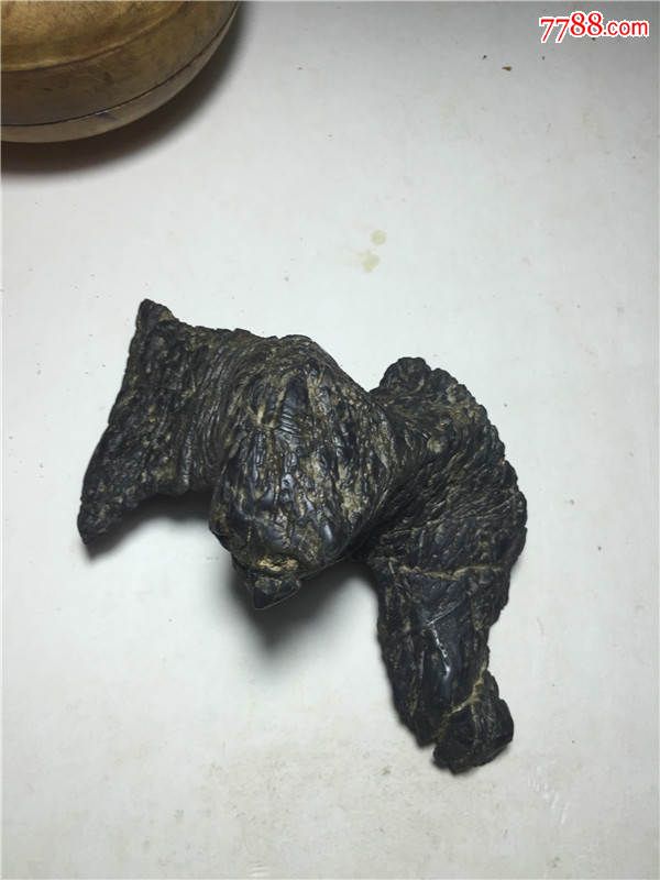 古玩收藏奇石案头把玩皮壳一流天然蝙蝠形状的淄博文石