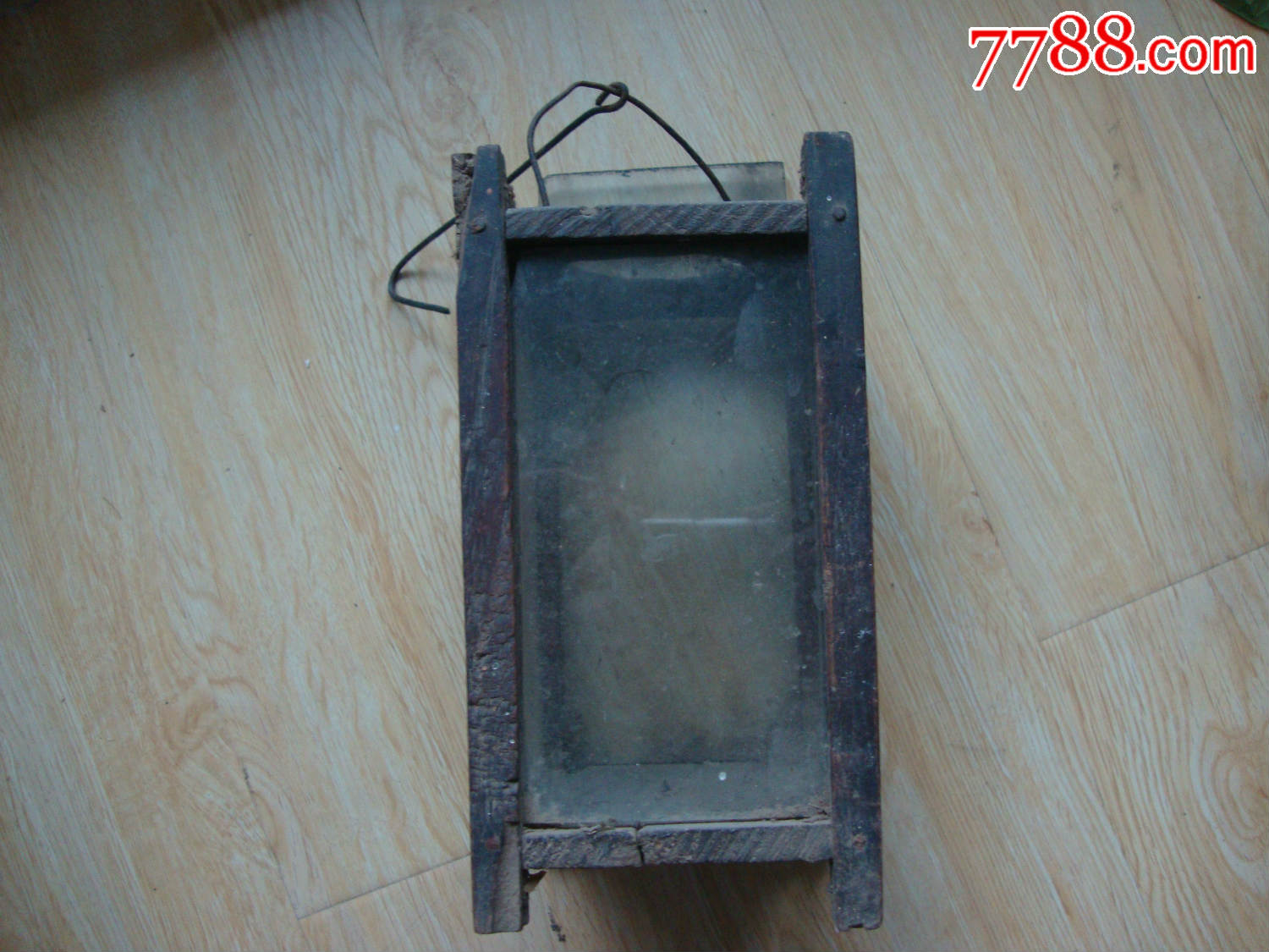 造型奇特民国木框四方玻璃老手提灯笼老马灯