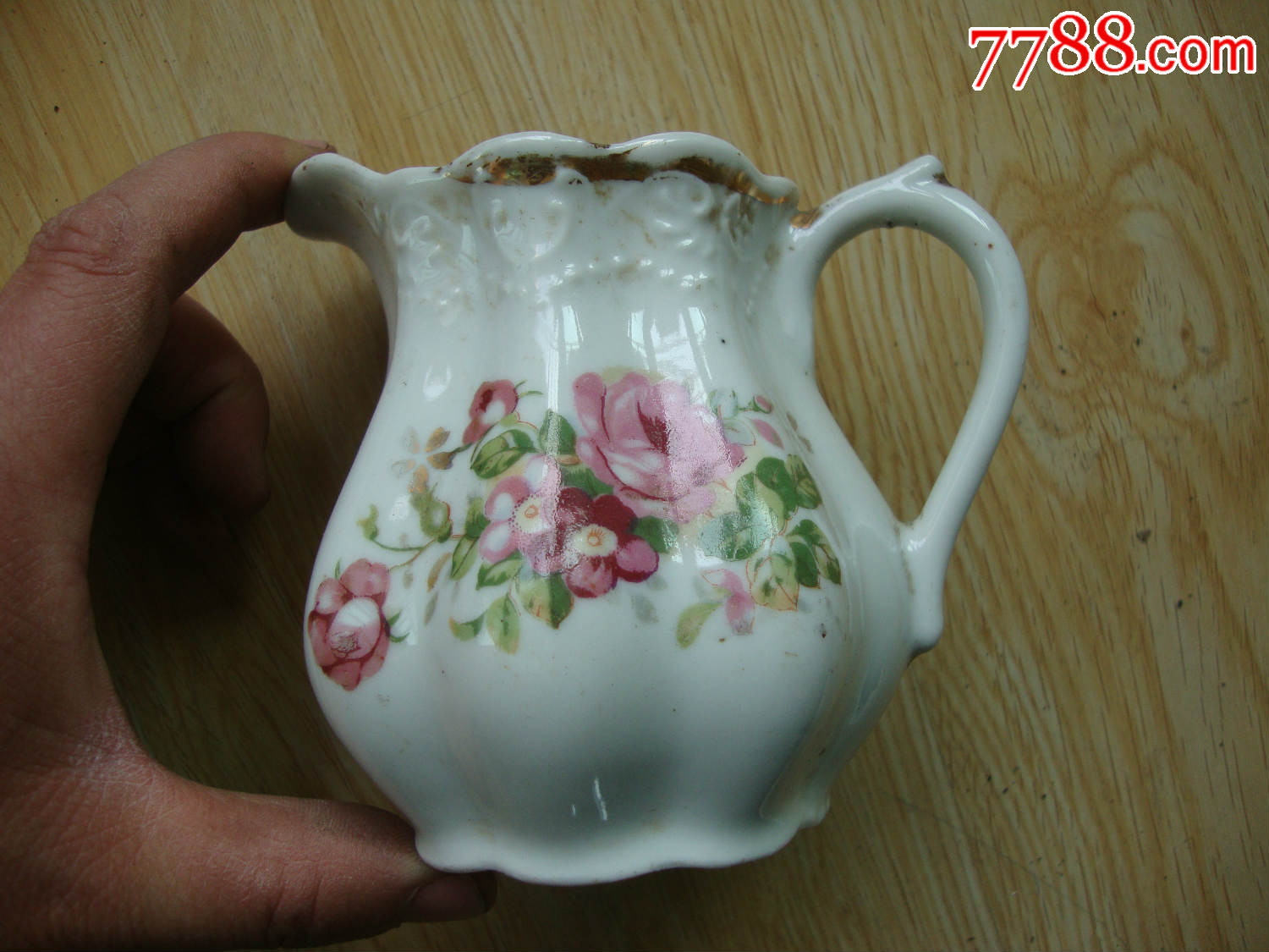 造型奇特民国描金花卉图凸花瓣纹漱口杯奶杯