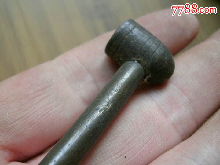 铁头,铁嘴,铜身体,小烟杆一根,小巧可人