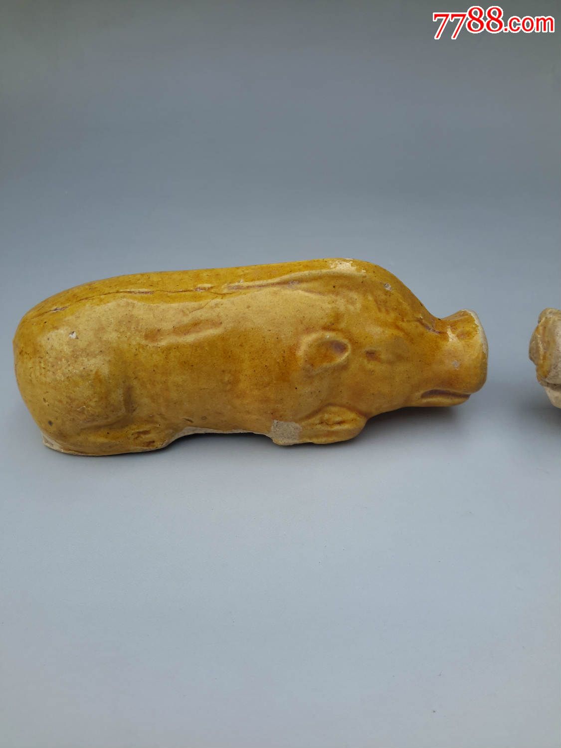 唐代黄釉小猪一对