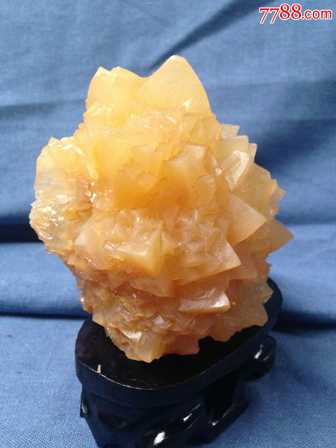 黄色结晶石花文石矿物