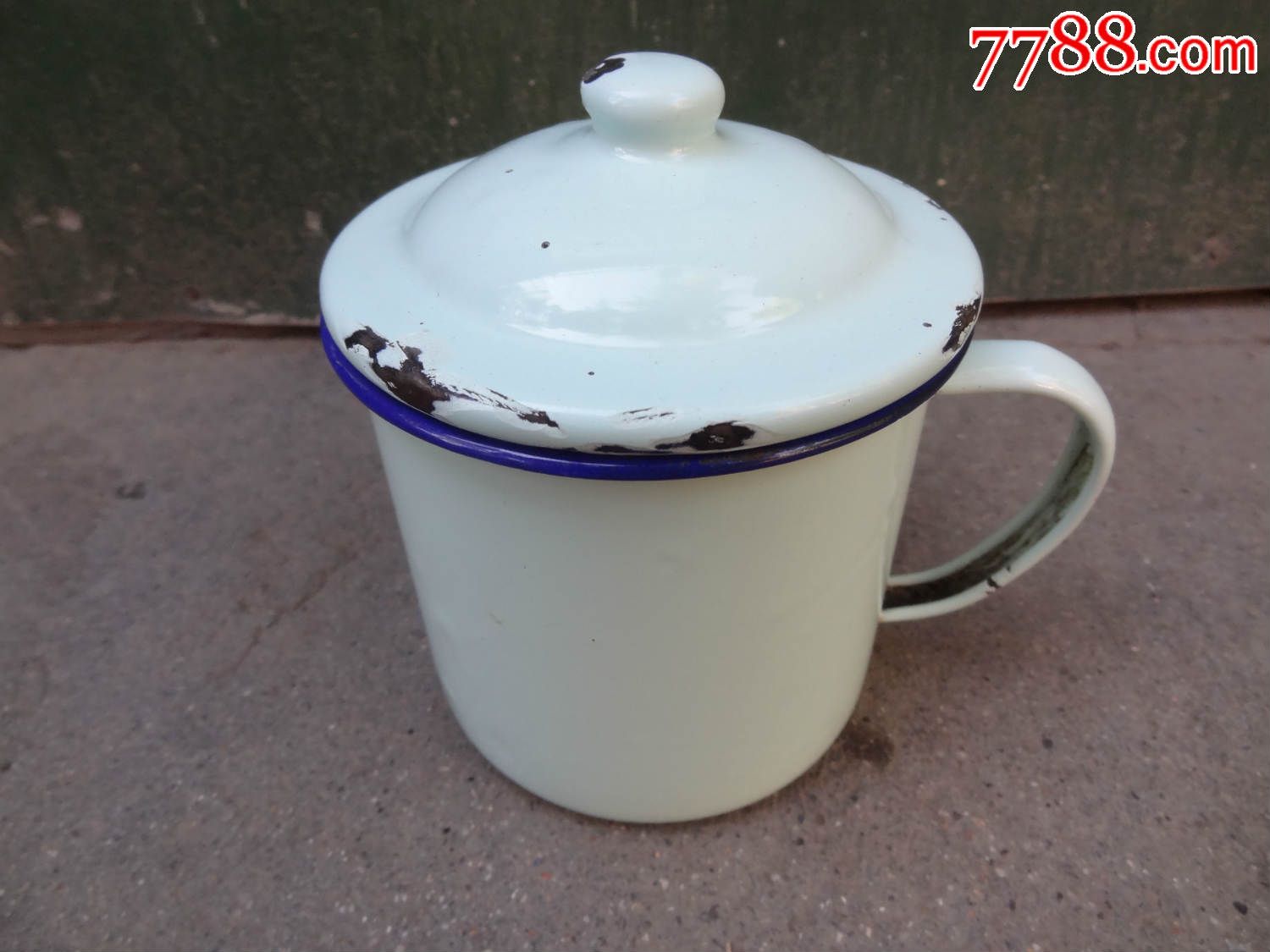 三个没有图案的素茶缸子