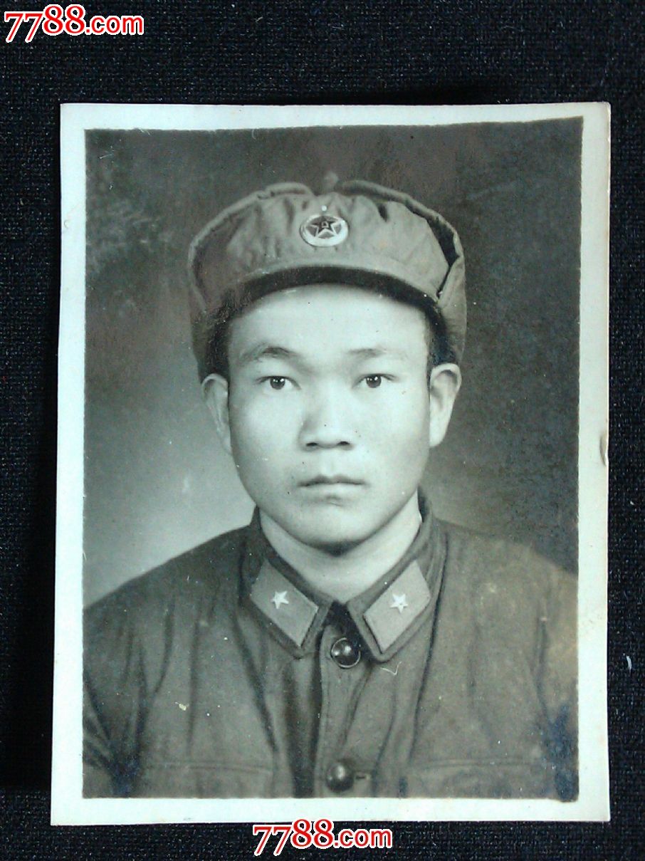 六十年代老照片解放军战士标准像尺寸50x35公分