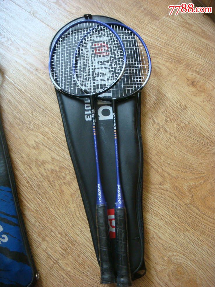 全新羽毛球拍一副