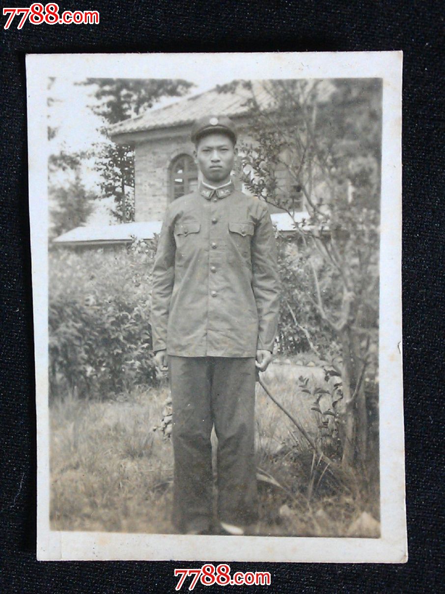 六十年代老照片:解放军战士标准像【尺寸5.0x3.8公分】!