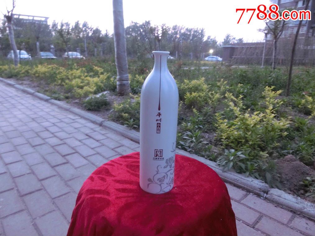 酒瓶收藏景德镇白瓷平川小白瓶花卉图一斤装酒瓶完美品相
