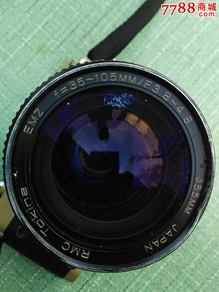 标牌缺失的日本单反相机