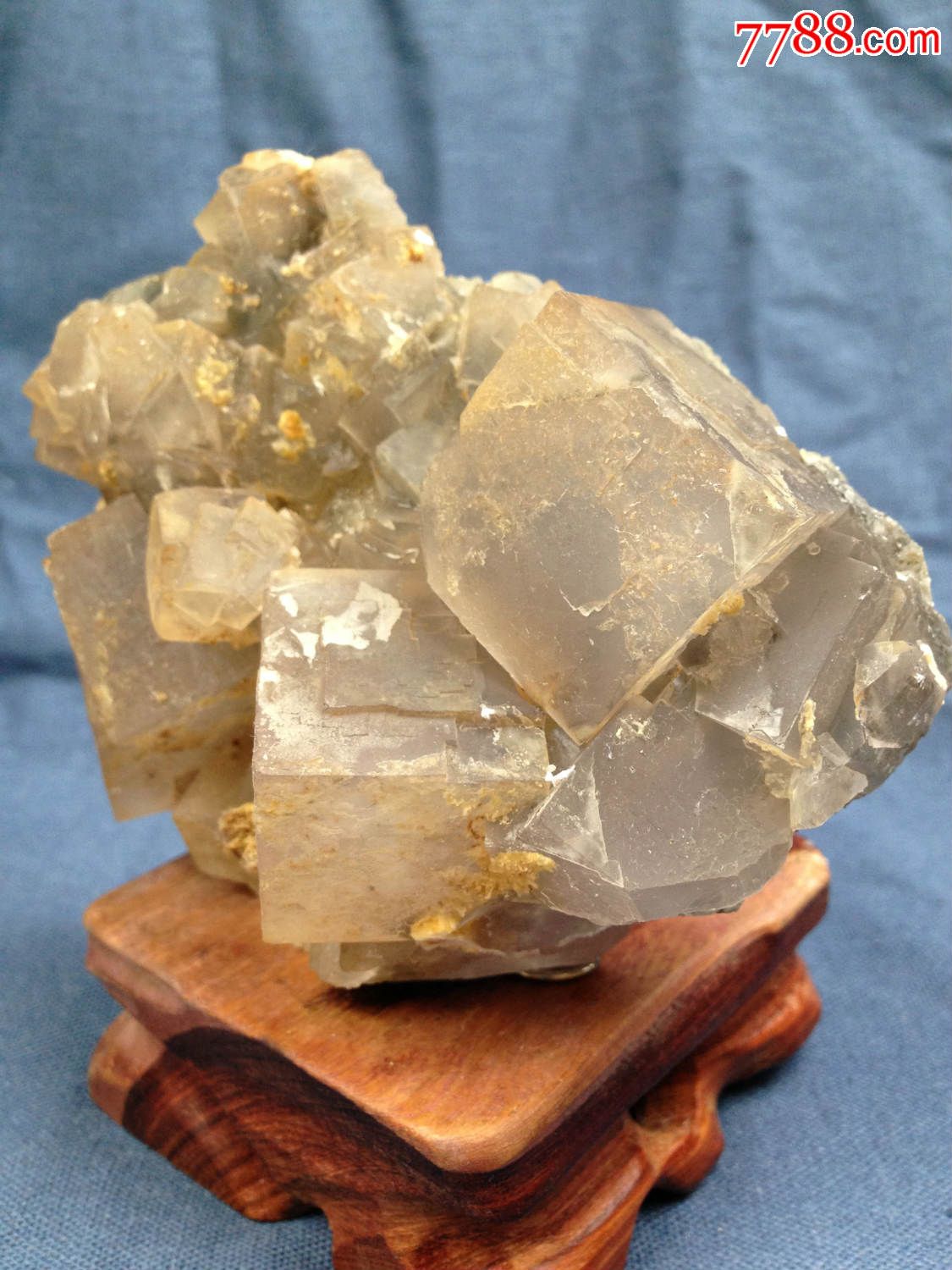 立方体白萤石大结晶晶簇