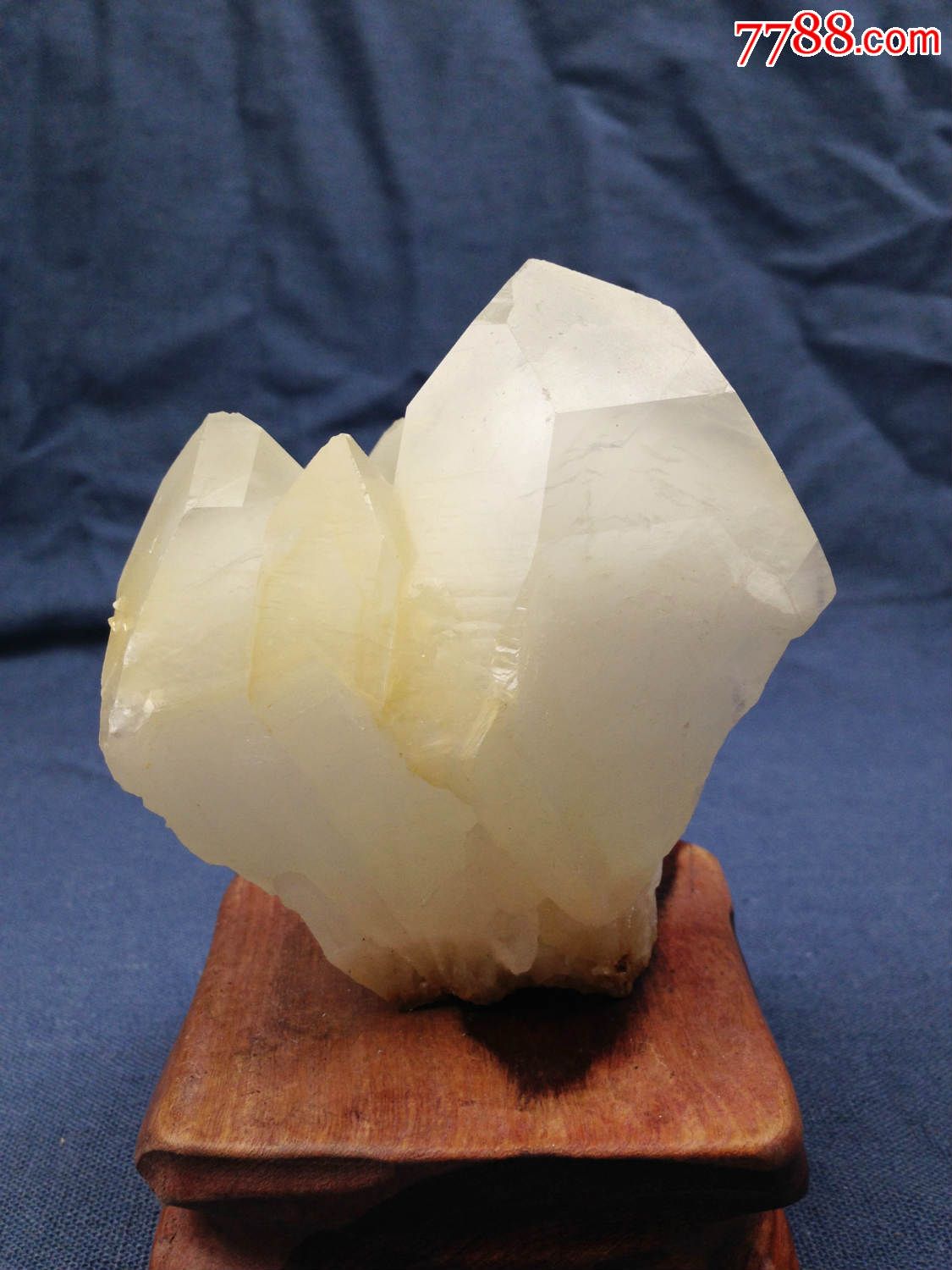 白色双头方解石柱