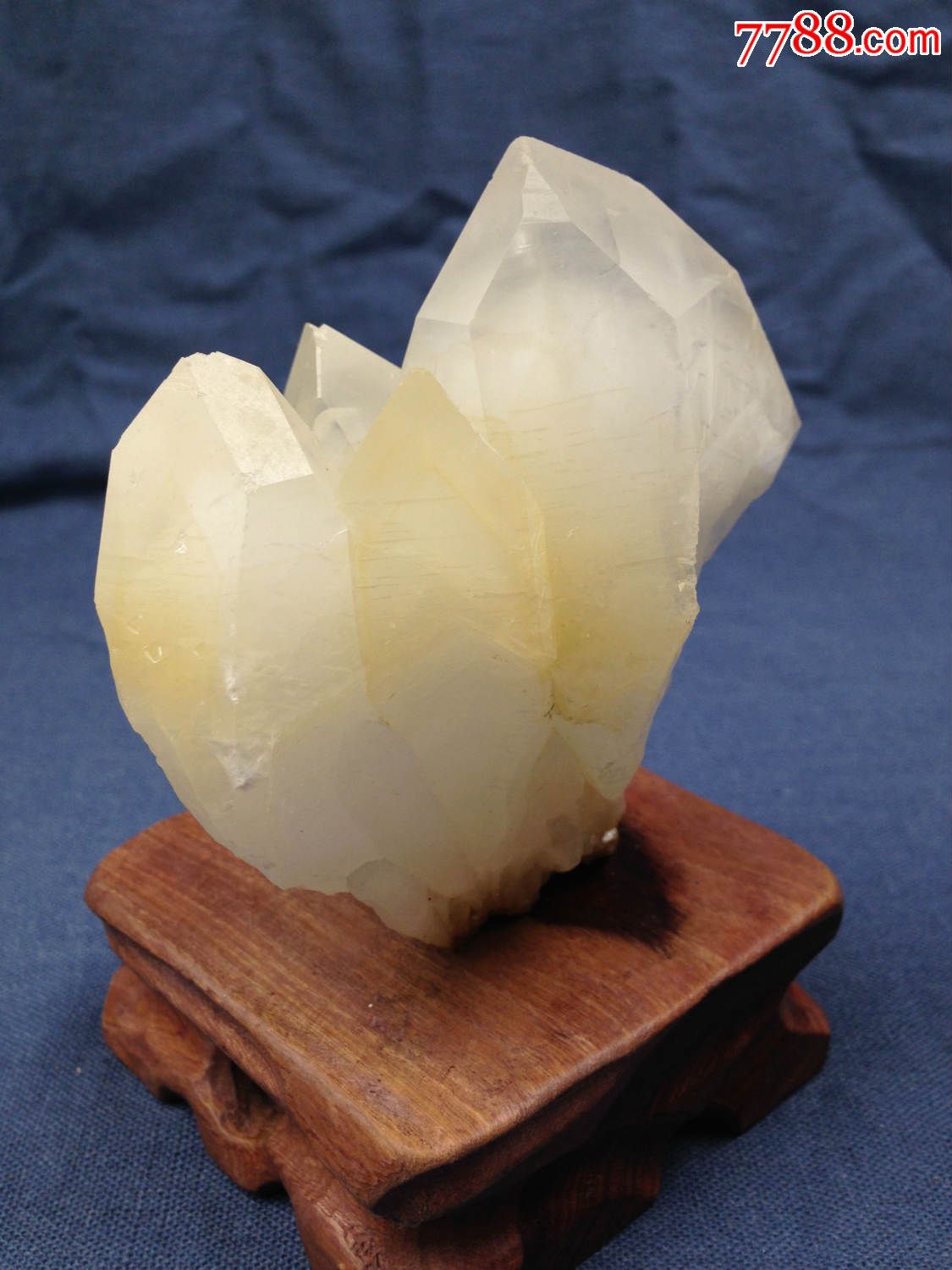 白色双头方解石柱