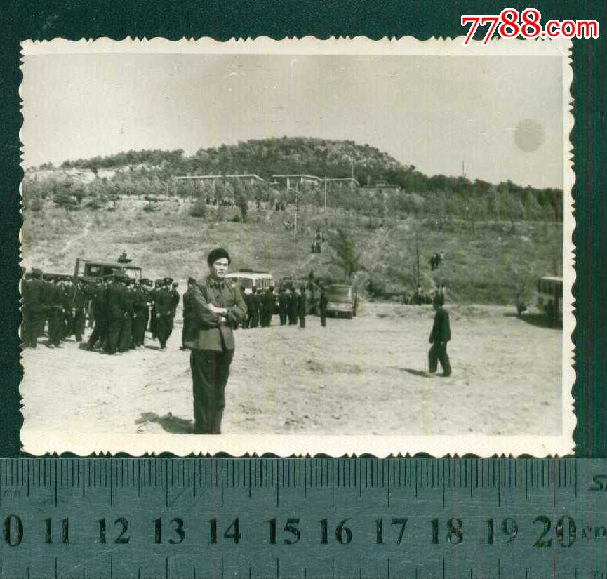 警察来了很多,像是公审或刑场-价格:30元-se36481590-老照片-零售-7788收藏__收藏热线