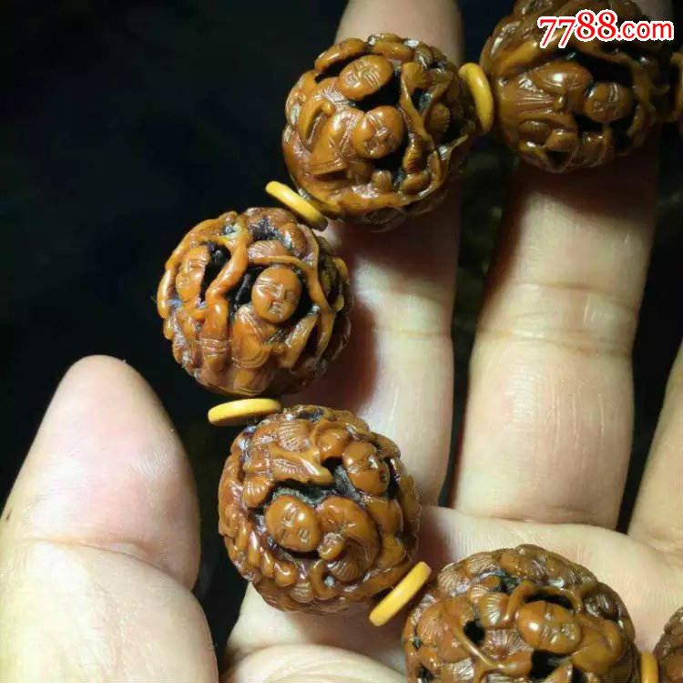 3左右,都是最好的核桃雕刻的,每颗