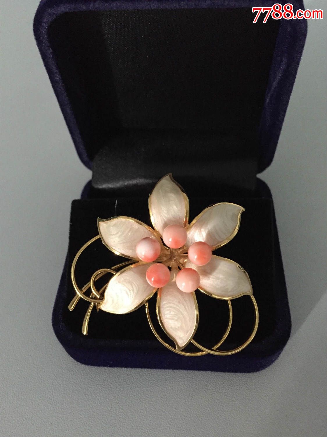 全新日本天然粉珊瑚胸针一枚